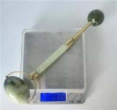 रियल जेड स्टोन आइस रोलर मसाज टूल