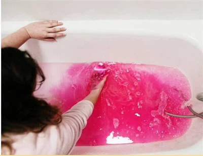 क्या रंगीन स्नान बम आपके टब को दागदार बना देते हैं?